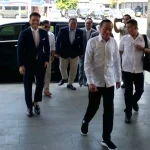Jokowi Membawa Ijazah SD Sampai Ijazah S1 UGM Ke Polresta Solo