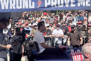 Aktivis Pro-Trump Charlie Kirk Tewas Ditembak di Universitas Utah Valley